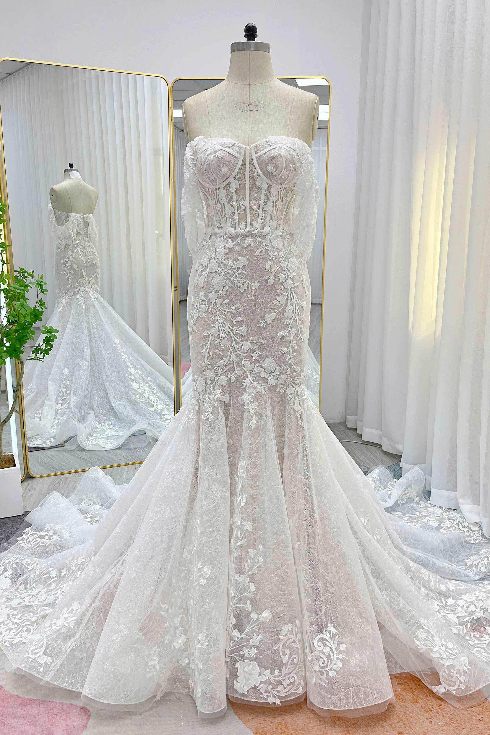 Trumpet-Mermaid Court Train Lace Tulle Wedding Dress CW3275 - COCOMELODY